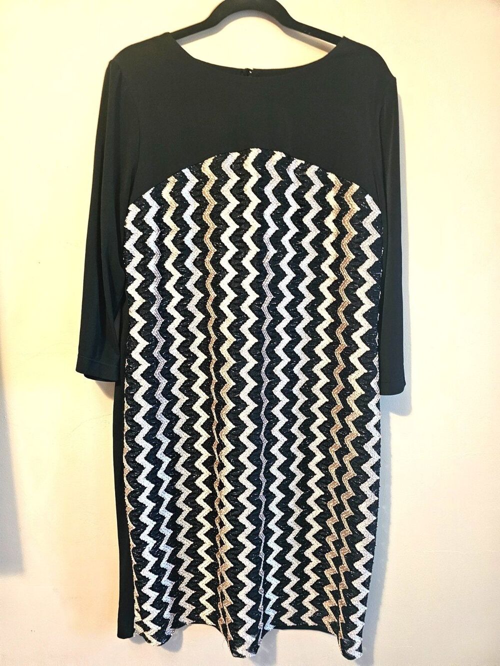 Chicos metallic black/gold zig zag pattern Size 3, elegant, Theatre easy pack